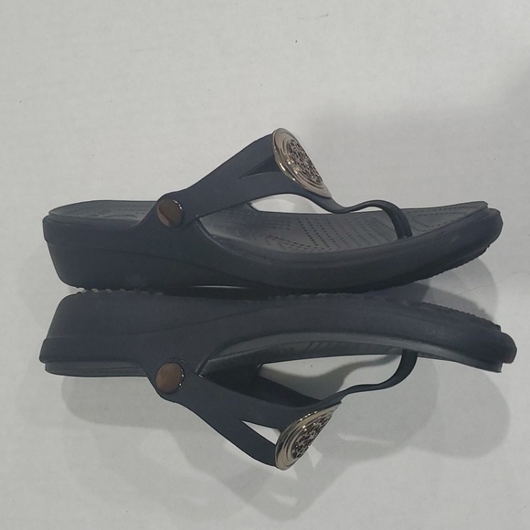 CROCS Embellished Platform Thong Sandals Size 9 WORN ONCE - Picture 7 of 8